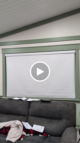 Customer video review of SmartWings Motorized Roller Shades 100% Blackout Linen