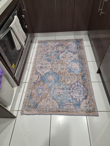 Customer photo review of Chighu Multicolour Distressed Machine Washable Rug
