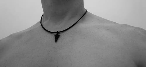 Customer photo review of Lederhalskette "Arrow"