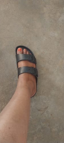 Kholofelo M. review of Viabeach Tide 1 Flat Sandal - Black image 1 out of 1