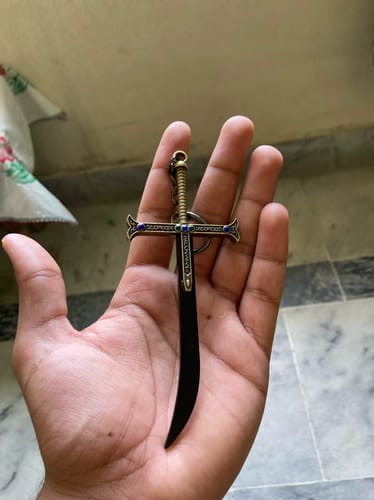 Customer photo review of Dracule Mihawk Sword Keychain