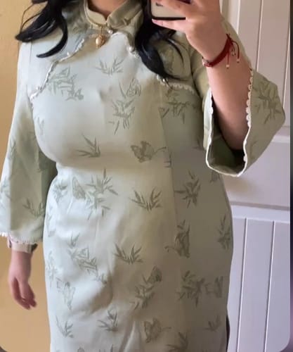 Customer photo review of Ye Ruo 叶若 Fresh Bamboo Shoots 1920s Inspired Plus Size Scallop Sleeve Qipao