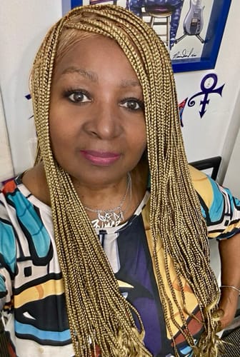 Customer photo review of Knotless Braid Wig, 13x4 Lace Frontal, Glueless, Ombre Color (Jalissa)