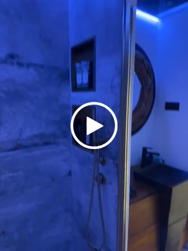 Customer video review of Colonne de douche encastré or brossé