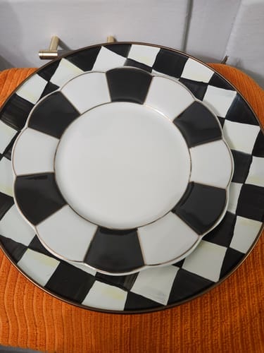 Customer photo review of Black and White Scallop Fine Porcelain Dessert/Dinner Plate