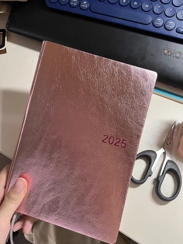 Customer photo review of XV 2025 Weekly Planner