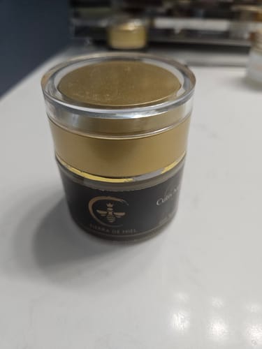 Customer photo review of Crema Contorno de Ojos Con Jalea Real Y Aceite De Aguacate