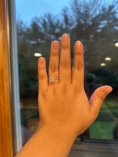 Customer photo review of Louily 3.5Ct Radiant Cut Wedding Ring Set