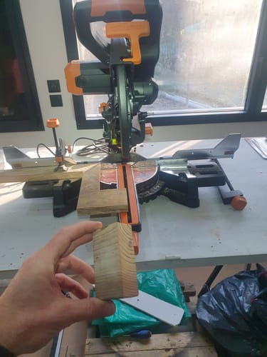 Customer photo review of Scie à onglet électrique double biseau R255SMS-DB+ avec lame multi-matériaux TCT de 255mm