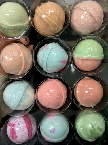 Customer photo review of 12 Days of Bath Bombs - Advent Calendar