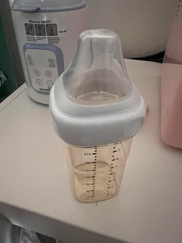Customer photo review of Hegen PCTO™ 240ml/8oz Feeding Bottle PPSU, 2-Pack with 2 x Medium Flow Nipple (3 to 6 months)