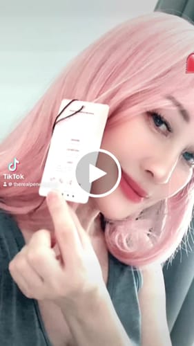 Customer video review of JBEXTENSION 20 Inches Pink Wolf Cut 3.5X4 Hard Silky Top Natural Scalp Effect Wig With Bangs LILA PINK