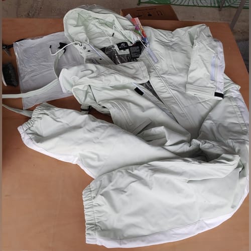 Customer photo review of Women One Piece Ski Suits Windproof 2025 Snowboarding Jumpsuit