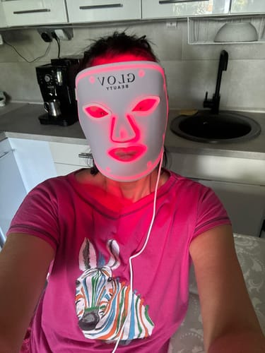 Customer photo review of Glov LED Face Mask Anti-Aging Therapy
