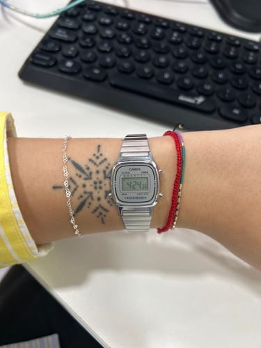 Reseña con foto de un cliente sobre Reloj Casio Vintage LA670WA-7DF Plateado