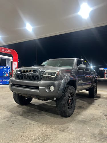 Customer photo review of Wheel Spacers 1 inch 6x5.5" Hubcentric For Toyota Tacoma 4Runner Tundra FJ Cruiser Blue