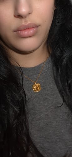 Customer photo review of Medusa Necklace (Gold)