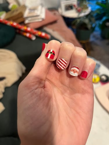 Customer photo review of Santa 2.0 | Nail Polish Wraps