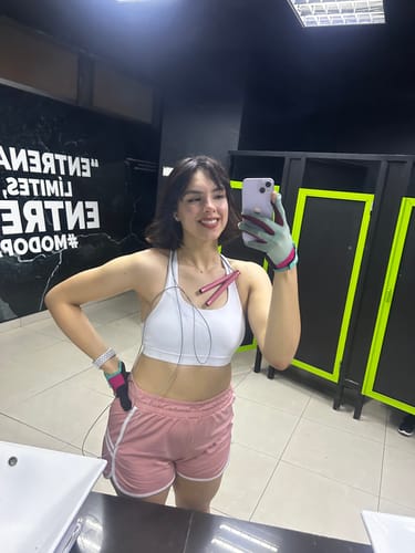 Customer photo review of Brasier Deportivo Basic One - Blanco Pure