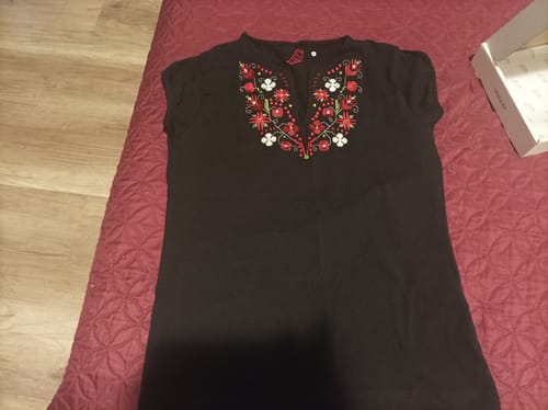 Customer photo review of Тениска с V-деколте "Тракийска"