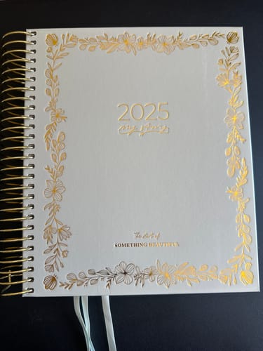 Customer photo review of 2025 Signature Planner + Luxe Pen - Vintage Sage - Ltd Edition