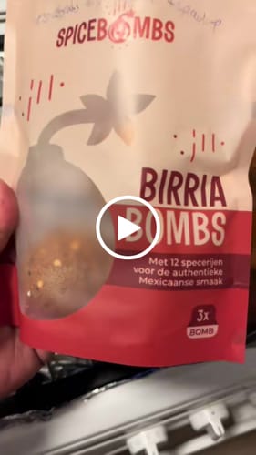 Videorecensie van een klant over Birria Bomb