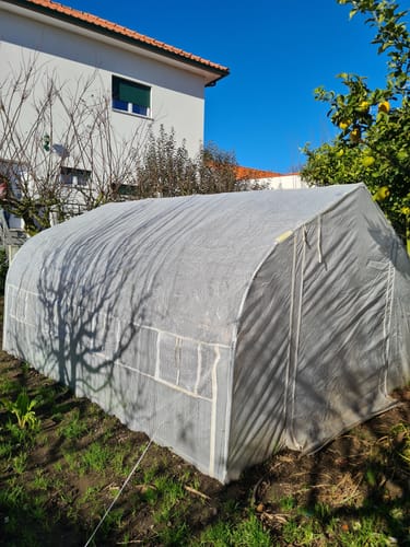 Customer photo review of Estufa Tipo Túnel 395x300x200 cm com Porta de Malha e 8 Janelas Estufa de Jardim com Porta e Janelas Enroláveis e Cobertura de PE para Cultivos de Plantas Verduras Branco