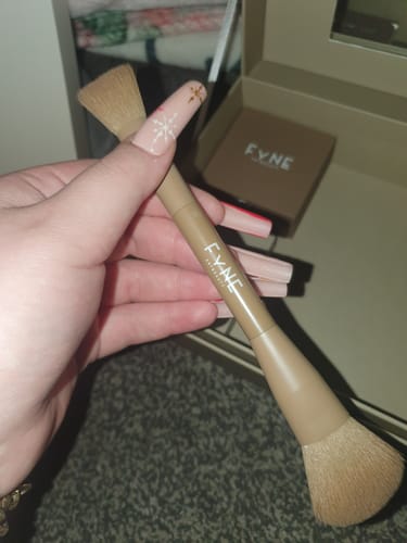 Customer photo review of SNATCH & SCULPT BRONZING BRUSH