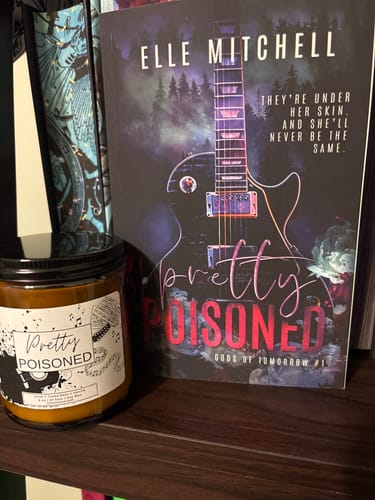 Customer photo review of Pretty Poisoned Candle