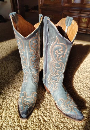 Customer photo review of Women's Circle G Embroidery & Triad Western Boots