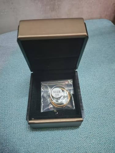 Customer photo review of TinyPresent Interlocking Circles Ring
