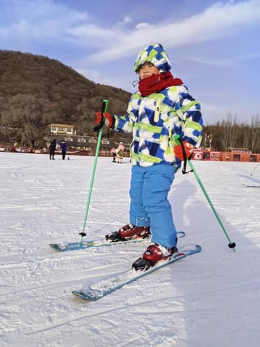 Customer photo review of Best Outdoor Snowsuits for Kids Winter Ski Jacket and Pants Kids