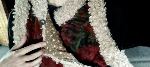 Lona V. review of Women Retro Flower Spliced Corduroy Fleece Vest Coat image 1 out of 2