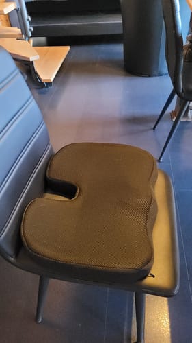 Avis photo d'un client sur Coussin Orthopédique Cellsius - Soulager les douleurs du coccyx et lombaires