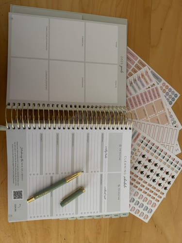 Customer photo review of 2025 Daily Planner + Luxe Pen - Vintage Sage - Ltd Edition