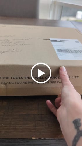 Customer video review of 2025 Business Planner + Luxe Pen - Vintage Sage