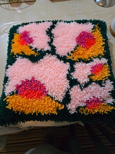 Customer photo review of Bloomin’ Lovely Latch Hook Cushion Kit