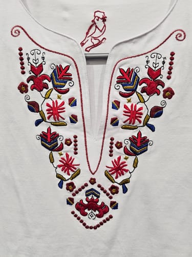 Customer photo review of Тениска с V деколте - "Самоковска"