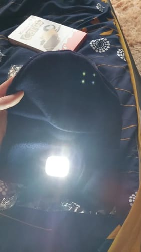 Customer photo review of Lumi Light Beanie