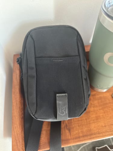 Customer photo review of Black Magnetic - Crossbody Bag