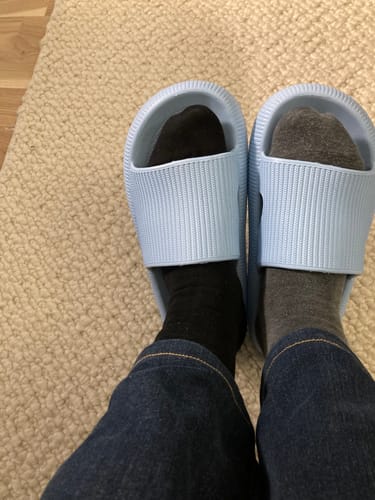 Customer photo review of HappyFlops