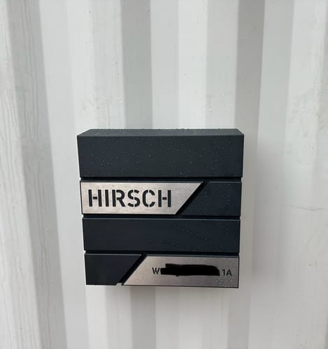 Customer photo review of AlbersDesign Briefkasten B1 anthrazit (RAL7016) personalisiert mit Edelstahl-Schildern