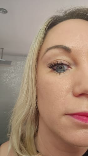 Customer photo review of And so it begins - Starter Set (mit schwarzem Wimpernkleber)