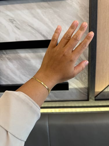 Customer photo review of Sarya Snake Chain Gold Bracelet