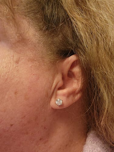 Customer photo review of Moissanite Series Classic Six-Claw Sterling Silver Stud Earrings