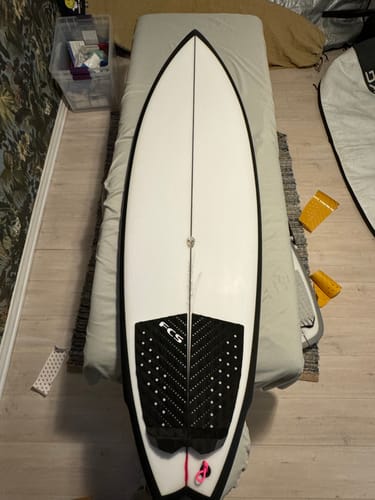 Customer photo review of CHRISTENSON Lane Splitter (5'8-6'0) Twin Fin FCS II Clear Sand Black Rails
