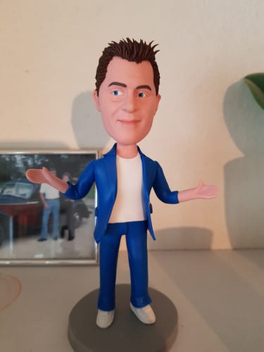 Customer photo review of Blauer Anzug Modern Business Man Custom Wackelkopf mit graviertem Text