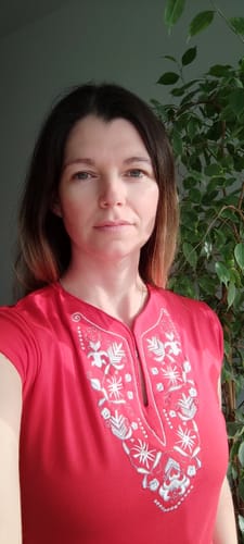 Marina K. review of Тениска с V деколте - "Самоковска" image 1 out of 1