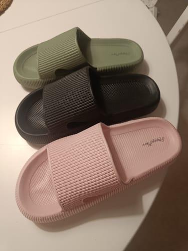 Customer photo review of HappyFlops