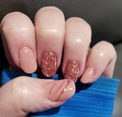 Customer photo review of D387 Extravagant Rose Gold Glitter Dip Powder